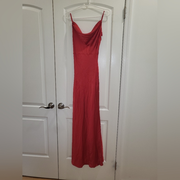 9. NWOT LOVERS + FRIENDS LILITH GOWN IN CHERRY RED SIZE XS - Picture 5 of 7